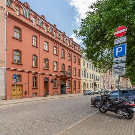 Top Location! Cozy Mansard In The Heart Of Old *