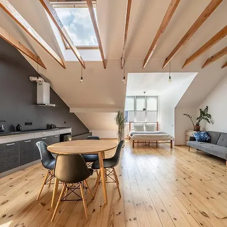 Top Location! Cozy Mansard In The Heart Of Old *