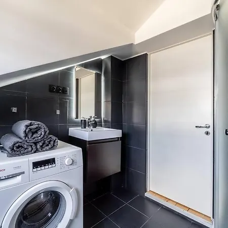 Top Location! Cozy Mansard In The Heart Of Old Appartement